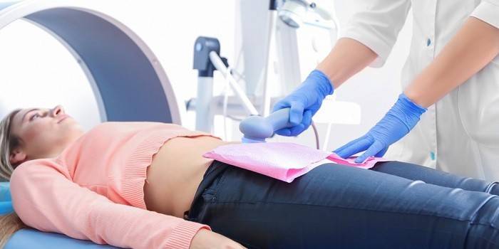 Niña en un procedimiento fisioterapéutico