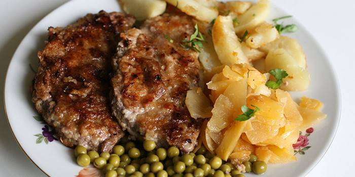 Con papas y guisantes