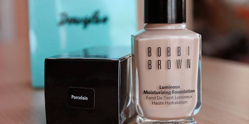 Luminous Moisturizing Foundation firmy BOBBI BROWN
