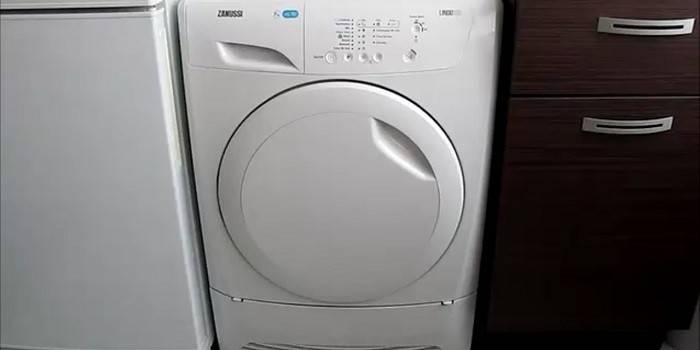 Secadora de ropa en la cocina