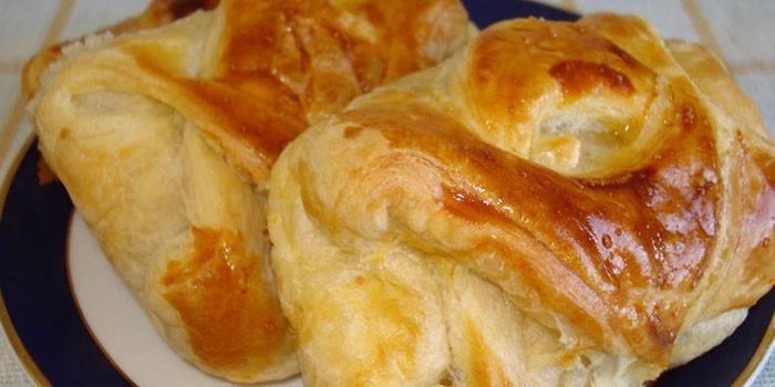 Ciasto francuskie z ryżem i jajkiem