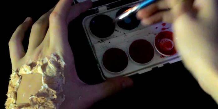 Pintura corporal em um festival fantasma