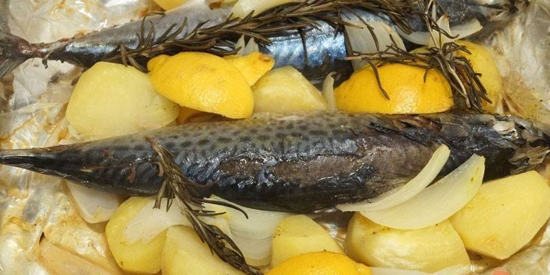 Caballa al horno con patatas