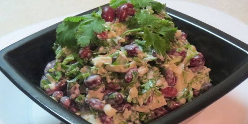 Ensalada de hígado con pepinillos y frijoles