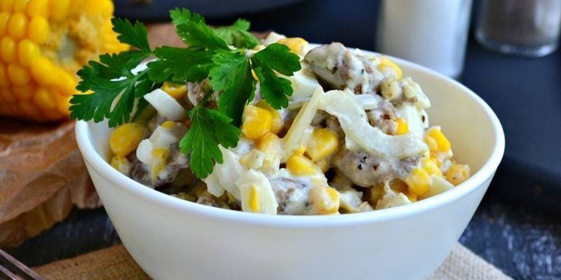 Ensalada de Ternera con Encurtidos y Maíz