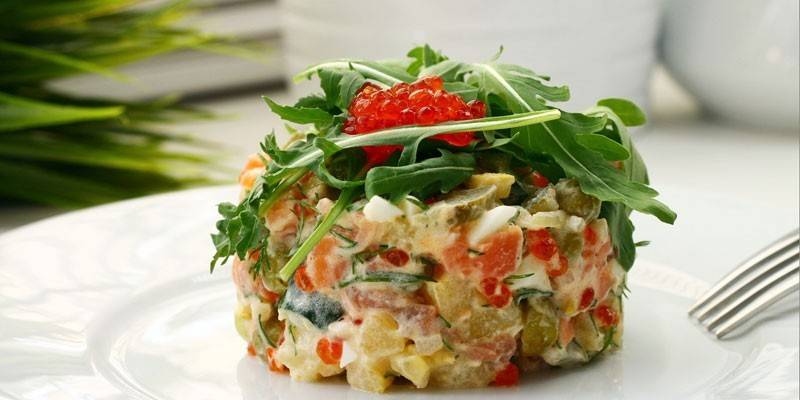 Ensalada de camarones y caviar