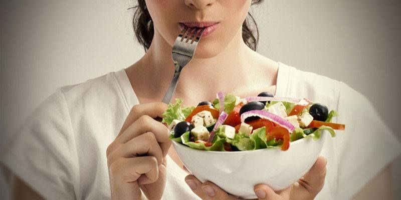 Menina, comer salada