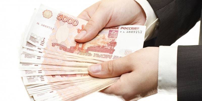 Banknoty w rękach