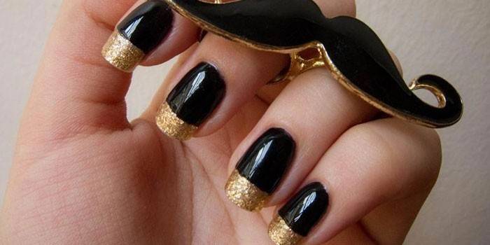 Czarno-złoty manicure