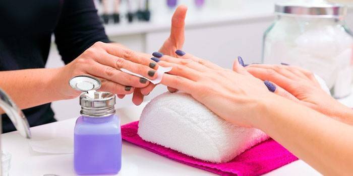 Usuwanie manicure