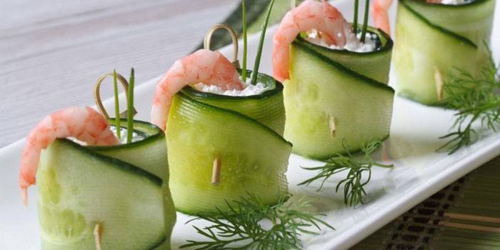 Canapés de camarão em conserva