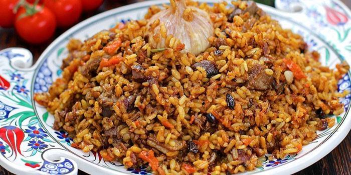 Pilaf Uzbeque em um prato
