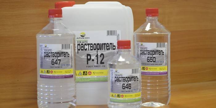 Como remover manchas de tinta de roupas com um solvente