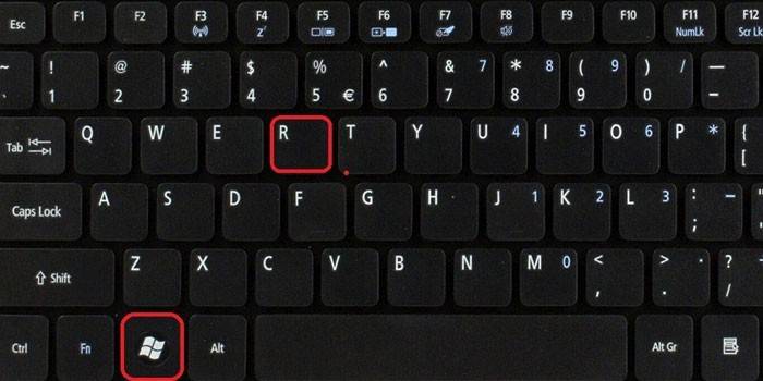 Win + R klávesy na klávesnici