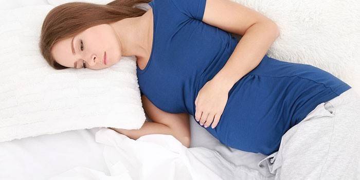Menina grávida, segurando, barriga