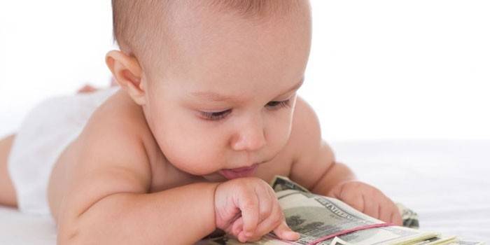 Niño con dinero