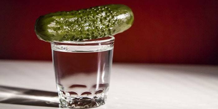 Moonshine z cukru a droždia
