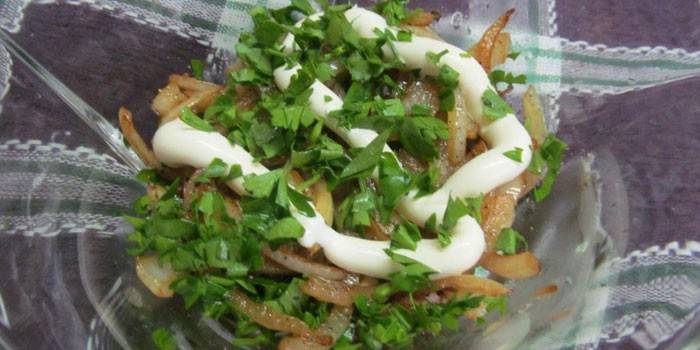 Salada de carne de porco frita