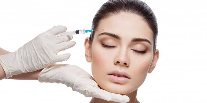 Inyecciones de belleza para niña