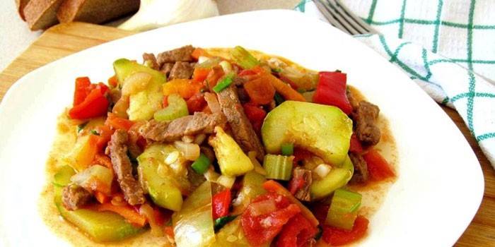 Carne com legumes