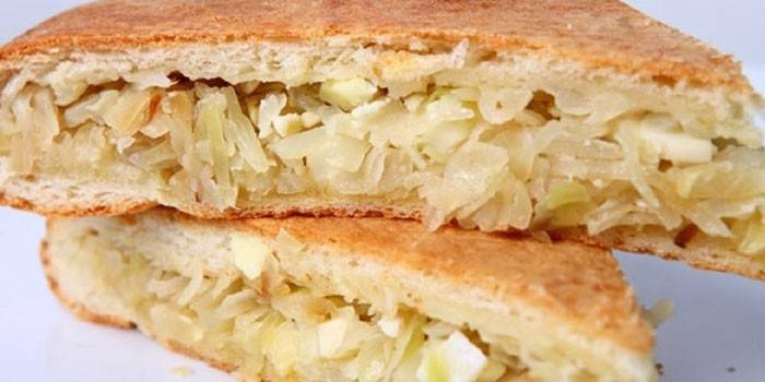 Ciasto z galaretką z kapustą i jajkiem