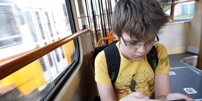 Menino no ônibus