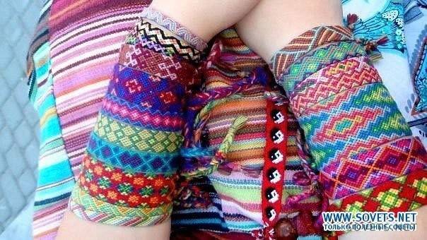 Dziewczyna w bransoletkach Macrame