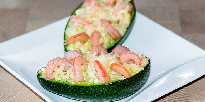 Salada ao meio abacate