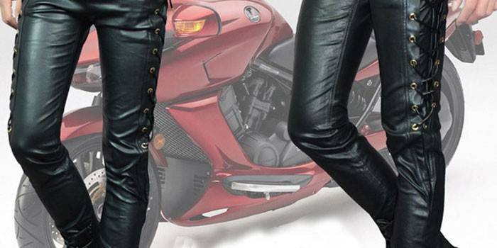 Pantalones con cordones