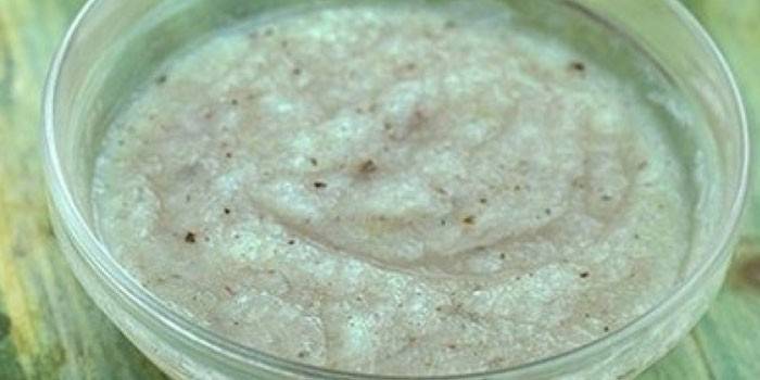 Atole de cebolla en un plato
