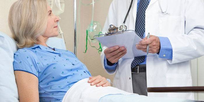 Mulher e médico