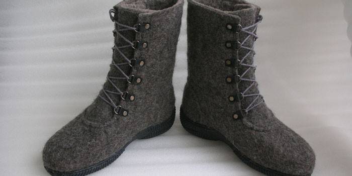 Botas con cordones