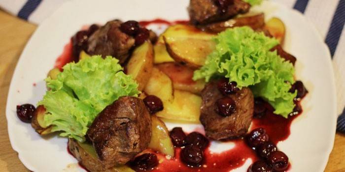 Carne com molho de frutos