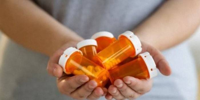 Medicamentos nas mãos
