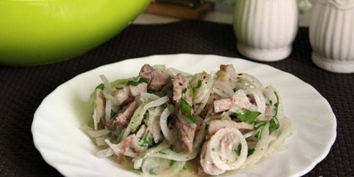 Salada rústica com carne de porco