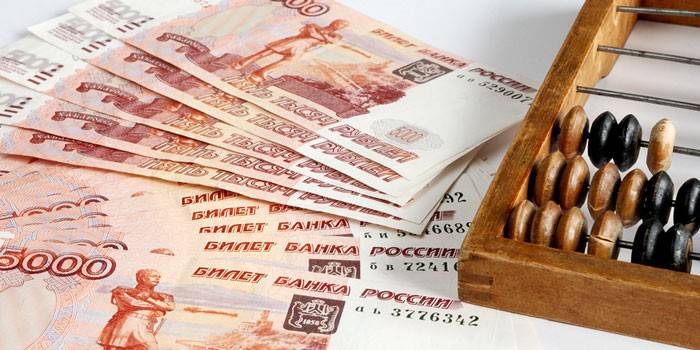 Banknoty i liczydło