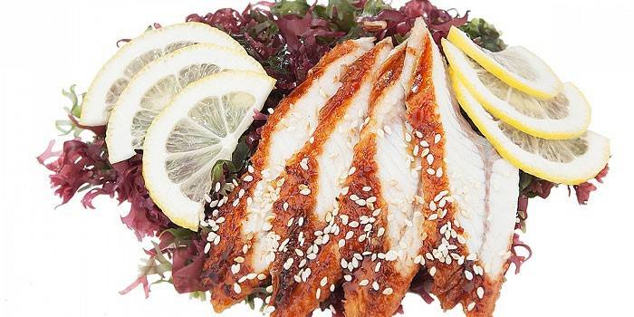 Wędzony Węgorz Sashimi