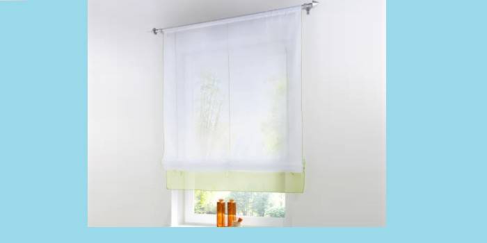 Tul en una pequeña ventana
