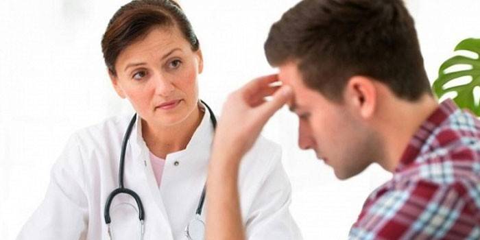 O cara na consulta do médico