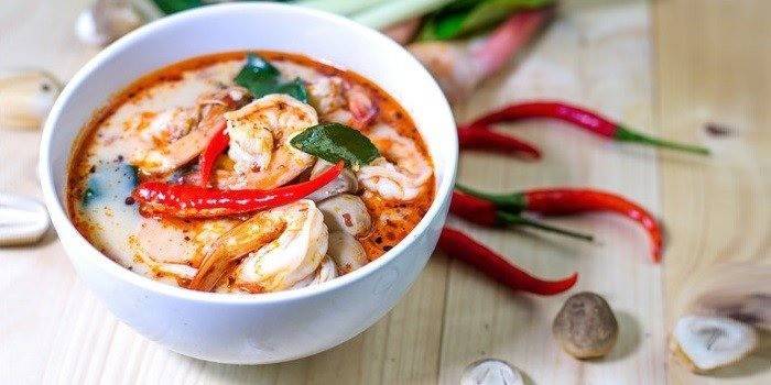 Tom yum polievka s krevetami a šampiňónmi