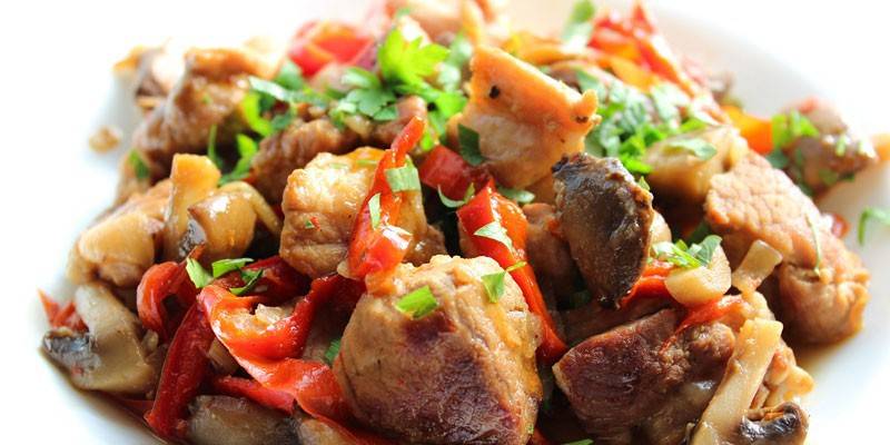 Carne en rodajas con verduras